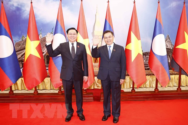 Presidente de la Asamblea Nacional de Vietnam concluye visita a Laos ảnh 1 Presidente de la Asamblea Nacional de Vietnam concluye visita a Laos ảnh 1