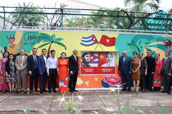 Inauguran pintura mural sobre la amistad Vietnam-Cuba ảnh 1 Inauguran pintura mural sobre la amistad Vietnam-Cuba ảnh 1