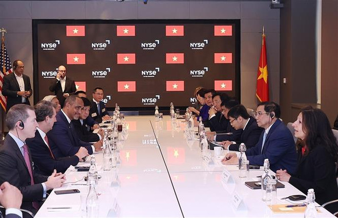 Primer ministro de Vietnam visita mayor bolsa de valores del mundo en Nueva York ảnh 4 Primer ministro de Vietnam visita mayor bolsa de valores del mundo en Nueva York ảnh 4