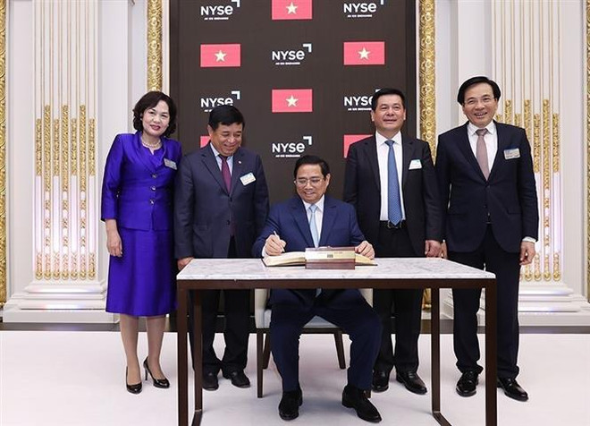 Primer ministro de Vietnam visita mayor bolsa de valores del mundo en Nueva York ảnh 5 Primer ministro de Vietnam visita mayor bolsa de valores del mundo en Nueva York ảnh 5