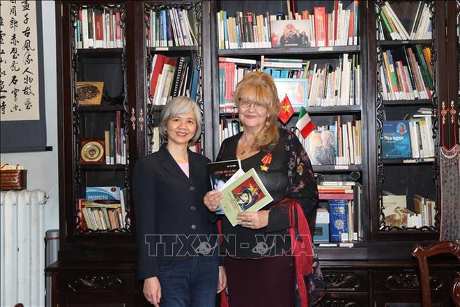 Escritores extranjeros apasionados por legado del Presidente Ho Chi Minh ảnh 2 Escritores extranjeros apasionados por legado del Presidente Ho Chi Minh ảnh 2