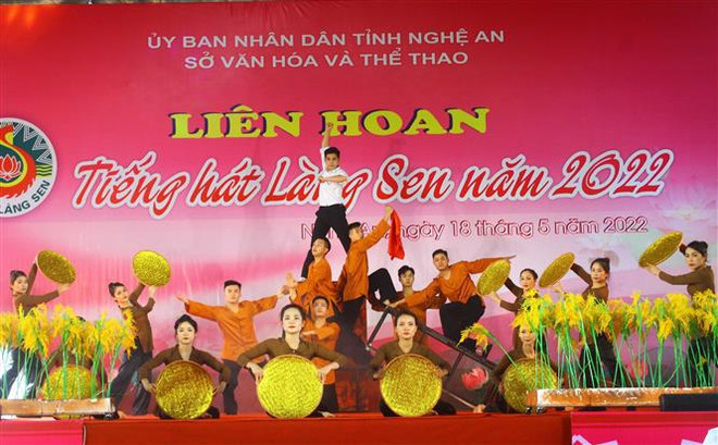 Rememoran localidades vietnamitas aniversario 132 de natalicio del Presidente Ho Chi Minh ảnh 3 Rememoran localidades vietnamitas aniversario 132 de natalicio del Presidente Ho Chi Minh ảnh 3