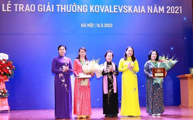 Entregan premio Kovalevskaia 2021 a destacadas científicas vietnamitas ảnh 1 Entregan premio Kovalevskaia 2021 a destacadas científicas vietnamitas ảnh 1