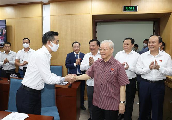 Máximo dirigente partidista de Vietnam dialoga con electores de cara al próximo período de sesiones parlamentarias ảnh 2 Máximo dirigente partidista de Vietnam dialoga con electores de cara al próximo período de sesiones parlamentarias ảnh 2
