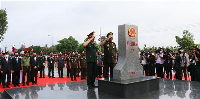 Efectúan primer Intercambio de Amistad de Defensa Fronteriza Vietnam-Camboya ảnh 1 Efectúan primer Intercambio de Amistad de Defensa Fronteriza Vietnam-Camboya ảnh 1