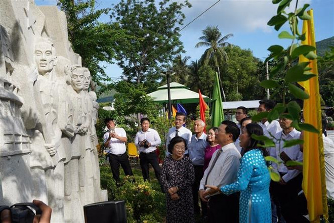 Viceprimer ministro vietnamita asiste a inauguración de cementerio de Hang Keo ảnh 2 Viceprimer ministro vietnamita asiste a inauguración de cementerio de Hang Keo ảnh 2