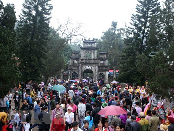 Más de un millón de excursionistas participan a los festejos de la Pagoda del Perfume ảnh 1
