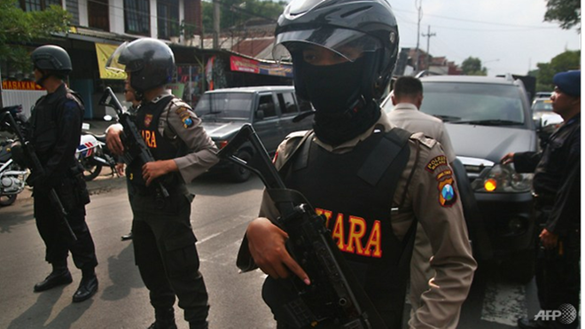 Policía de Indonesia mata a tres atacantes durante asalto a una comisaría ảnh 1 Policía de Indonesia mata a tres atacantes durante asalto a una comisaría ảnh 1