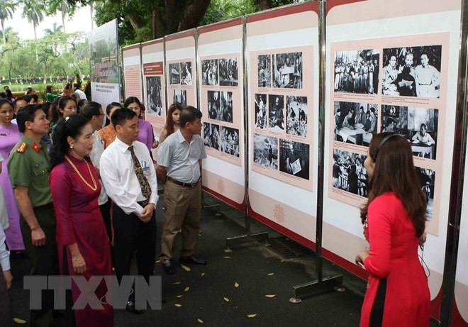 Exposición de mil publicaciones resalta vida del Presidente Ho Chi Minh ảnh 1 Exposición de mil publicaciones resalta vida del Presidente Ho Chi Minh ảnh 1