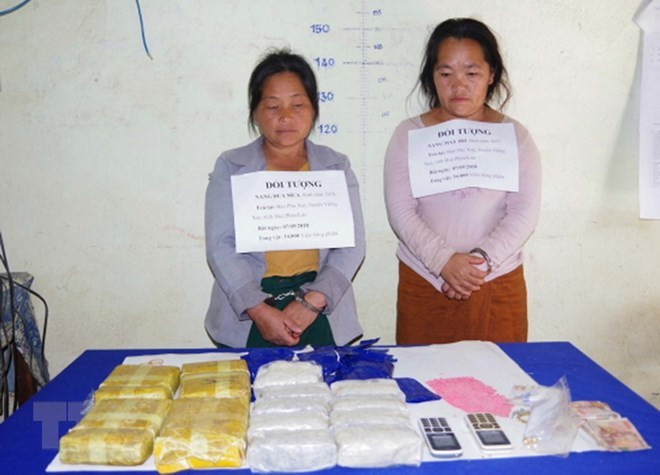 Arrestan a dos traficantes laosianas con 34 mil pastillas de metanfetamina ảnh 1 Arrestan a dos traficantes laosianas con 34 mil pastillas de metanfetamina ảnh 1