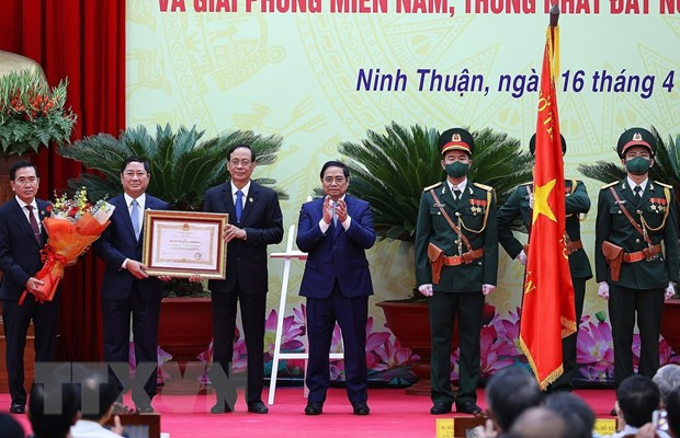 Primer ministro asiste al 30 aniversario del restablecimiento de la provincia de Ninh Thuan ảnh 2 Primer ministro asiste al 30 aniversario del restablecimiento de la provincia de Ninh Thuan ảnh 2
