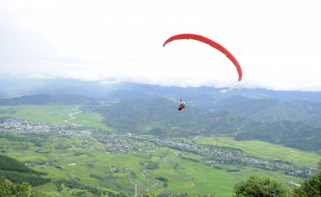 Inauguran en provincia vietnamita torneo internacional de parapente ảnh 1 Inauguran en provincia vietnamita torneo internacional de parapente ảnh 1