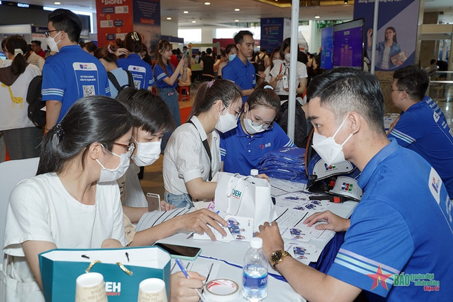 Nutrida participación en Feria de Empleo y Pasantías de Ciudad Ho Chi Minh ảnh 1 Nutrida participación en Feria de Empleo y Pasantías de Ciudad Ho Chi Minh ảnh 1
