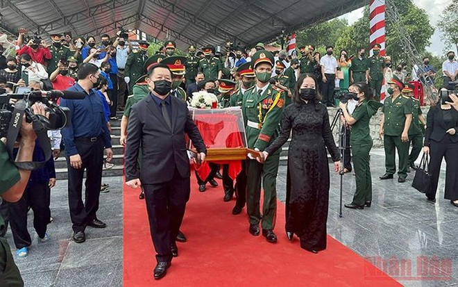 Entierran restos de soldados caídos en provincia vietnamita de Binh Dinh ảnh 1 Entierran restos de soldados caídos en provincia vietnamita de Binh Dinh ảnh 1