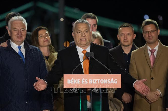 Máximo dirigente partidista de Vietnam felicita al presidente del Partido húngaro Fidesz ảnh 1