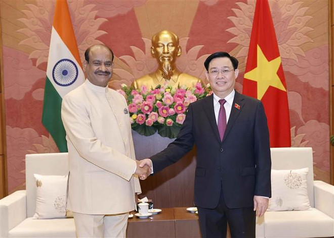 Presidente del Parlamento de Vietnam se reúne con titular de Cámara Baja de India ảnh 1 Presidente del Parlamento de Vietnam se reúne con titular de Cámara Baja de India ảnh 1