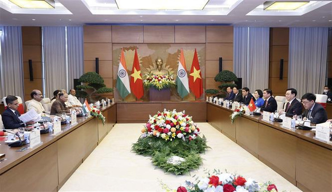 Presidente del Parlamento de Vietnam se reúne con titular de Cámara Baja de India ảnh 2 Presidente del Parlamento de Vietnam se reúne con titular de Cámara Baja de India ảnh 2