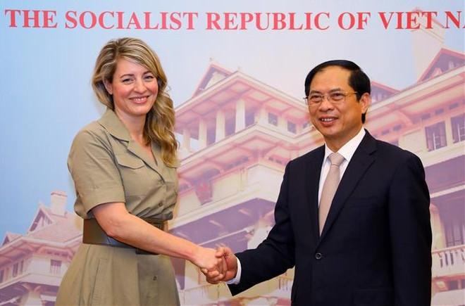 Canciller vietnamita se reúne con su homóloga canadiense ảnh 1 Canciller vietnamita se reúne con su homóloga canadiense ảnh 1