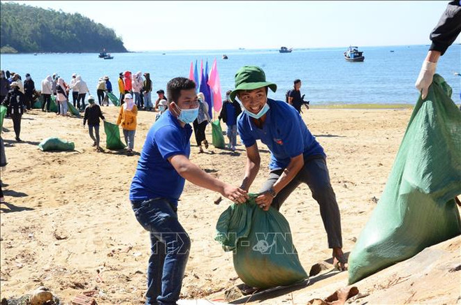 Se inicia en localidades vietnamitas la campaña “Limpiemos el mar” ảnh 1 Se inicia en localidades vietnamitas la campaña “Limpiemos el mar” ảnh 1