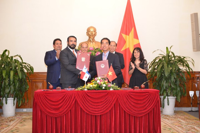Firman Vietnam y Panamá acuerdo de exención de visado para titulares de pasaportes ordinarios ảnh 1