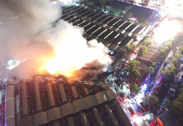 Graves daños tras incendio en Chatuchak, mercado más conocido en Tailandia ảnh 1 Graves daños tras incendio en Chatuchak, mercado más conocido en Tailandia ảnh 1