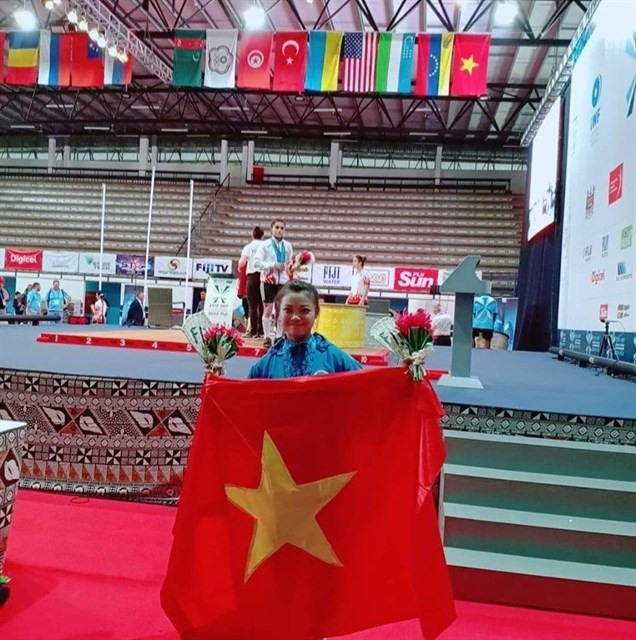 Obtienen pesistas vietnamitas tres medallas de oro en campeonato mundial juvenil ảnh 1