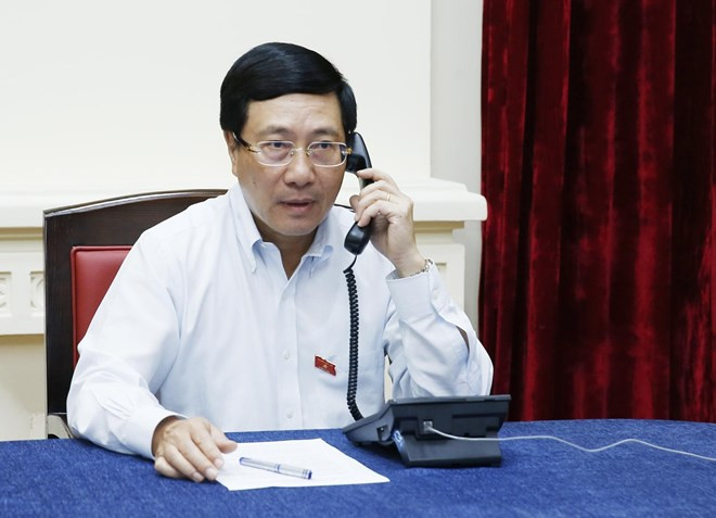 Vicepremier vietnamita sostiene conversación telefónica con canciller singapurense ảnh 1 Vicepremier vietnamita sostiene conversación telefónica con canciller singapurense ảnh 1
