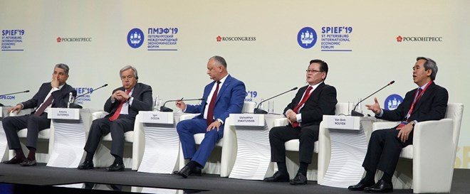Asiste dirigente vietnamita a plenaria del Foro Económico Internacional de San Petersburgo ảnh 1 Asiste dirigente vietnamita a plenaria del Foro Económico Internacional de San Petersburgo ảnh 1