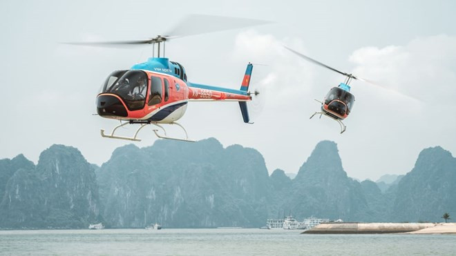 Promueve CNN vuelo escénico en helicóptero por la bahía vietnamita de Ha Long ảnh 1