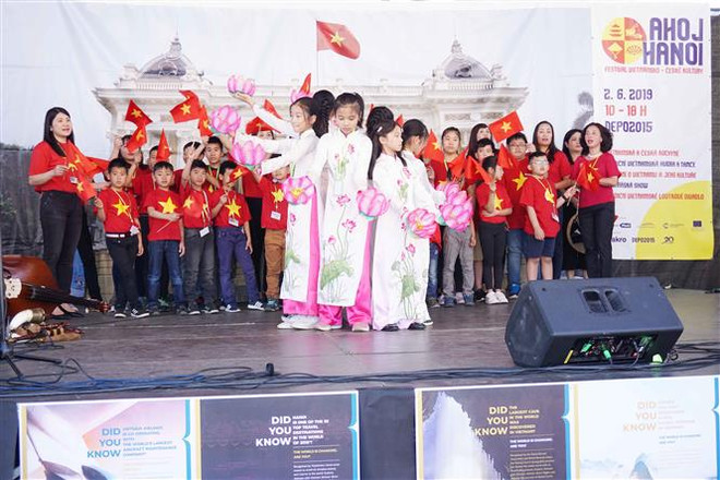 Celebran Festival de Cultura y Gastronomía de Vietnam en República Checa ảnh 1
