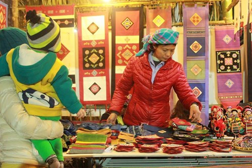 Capitalinos disfrutan momentos inolvidables en fiesta de Año Lunar del Mono ảnh 1