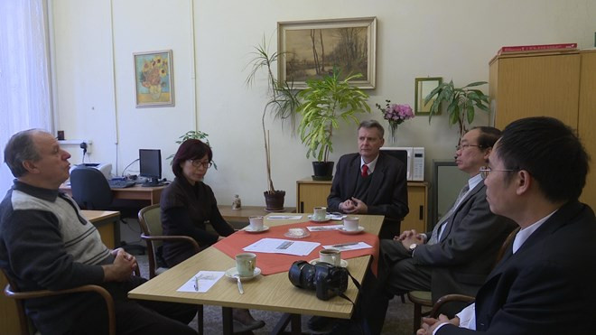 Parlamentario y periodistas checos confían en éxito de renovación vietnamita ảnh 1