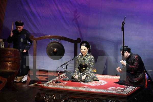 Género musical Ca Tru presentado a turistas en provincia de Vietnam de Quang Binh ảnh 1 Género musical Ca Tru presentado a turistas en provincia de Vietnam de Quang Binh ảnh 1