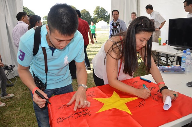 Jóvenes de Vietnam en Europa abordan fallo de PCA sobre Mar del Este ảnh 1