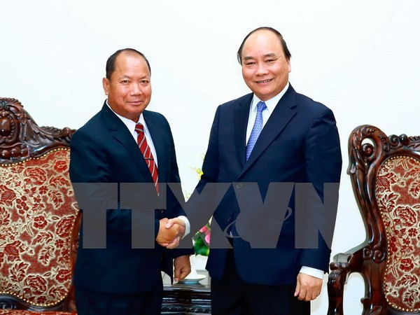 Premier vietnamita recibe a ministro de Seguridad de Laos ảnh 1 Premier vietnamita recibe a ministro de Seguridad de Laos ảnh 1