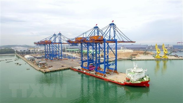 Doosan Vina entrega dos grúas gigantes a empresa portuaria Gemadept ảnh 1