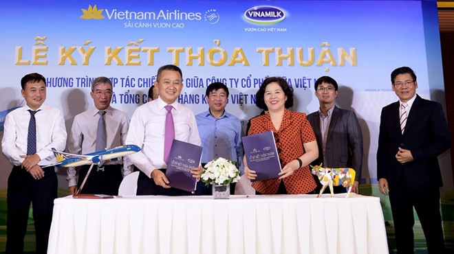 Vietnam Airlines y Vinamilk colaboran para brindar mejor servicio a clientes ảnh 1