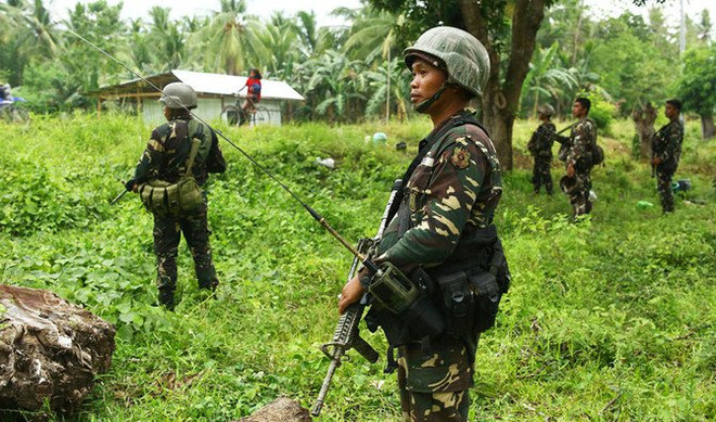 Militares de Filipinas ultiman a dos portadores de bomba casera ảnh 1 Militares de Filipinas ultiman a dos portadores de bomba casera ảnh 1