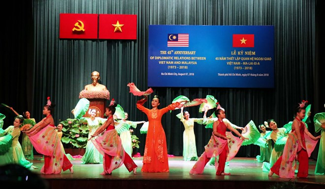 Celebran aniversario 45 del establecimiento de nexos diplomáticos Vietnam-Malasia ảnh 1