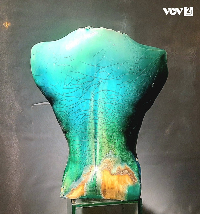 Exposición “Ontología” rinde homenaje a mujeres vietnamitas e italianas ảnh 4