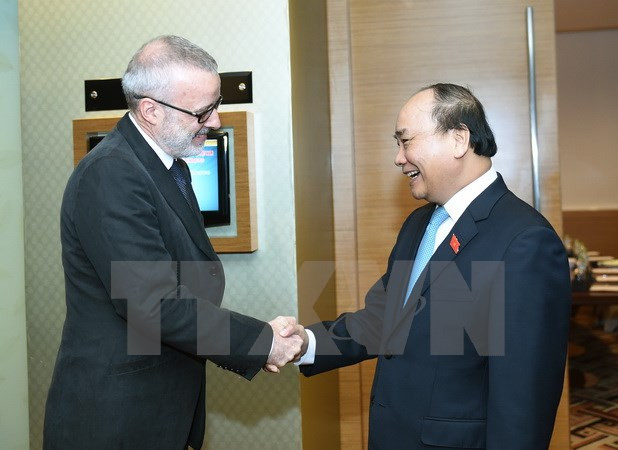 Premier vietnamita sostiene encuentro con director editorial de The Economist ảnh 1 Premier vietnamita sostiene encuentro con director editorial de The Economist ảnh 1