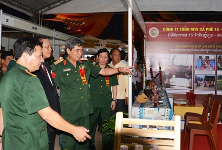 Cierran feria comercial Vietnam – Laos 2015 ảnh 1