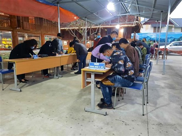 Provincias vietnamitas endurecen medidas preventivas contra el COVID-19 ảnh 1 Provincias vietnamitas endurecen medidas preventivas contra el COVID-19 ảnh 1