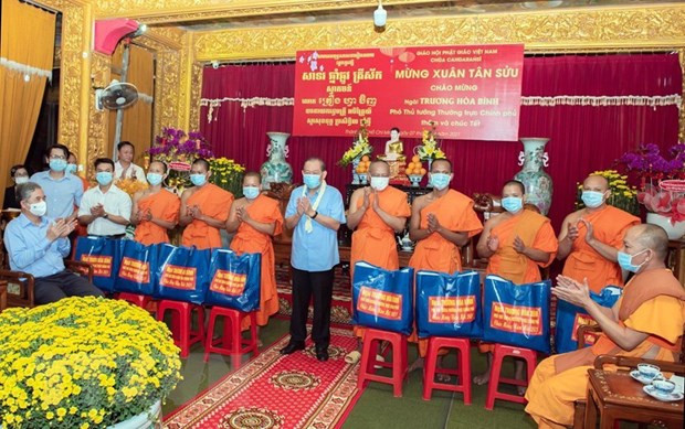 Entregan regalos del Tet a comunidad khmer en Ciudad Ho Chi Minh ảnh 1 Entregan regalos del Tet a comunidad khmer en Ciudad Ho Chi Minh ảnh 1
