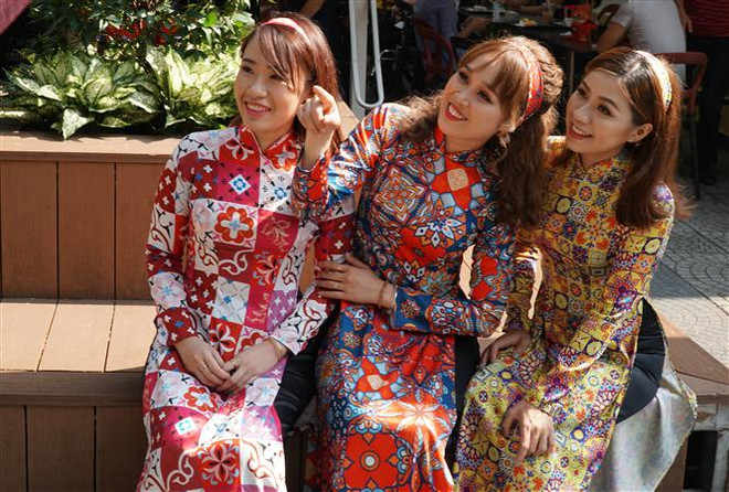 [Fotos] Ao dai enaltece la belleza de la mujer vietnamita ảnh 1