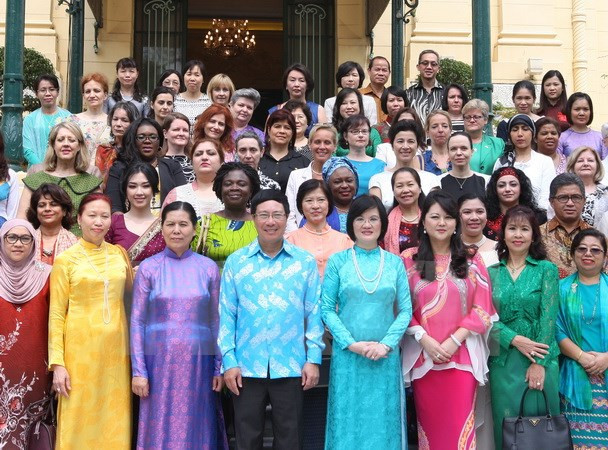 Debuta Círculo de Mujeres de la ASEAN en Hanoi ảnh 1 Debuta Círculo de Mujeres de la ASEAN en Hanoi ảnh 1