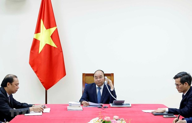 Premier de Vietnam mantiene conversación telefónica con su homólogo japonés ảnh 1 Premier de Vietnam mantiene conversación telefónica con su homólogo japonés ảnh 1