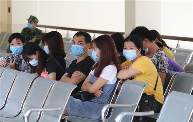 Arrestan y ponen en cuarentena a unas 10 personas que entraron a Vietnam de forma ilegal ảnh 1 Arrestan y ponen en cuarentena a unas 10 personas que entraron a Vietnam de forma ilegal ảnh 1