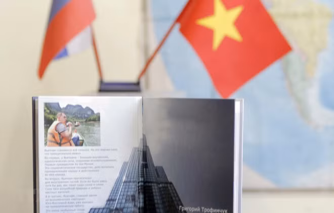 Publican libro sobre la amistad Vietnam-Rusia ảnh 1
