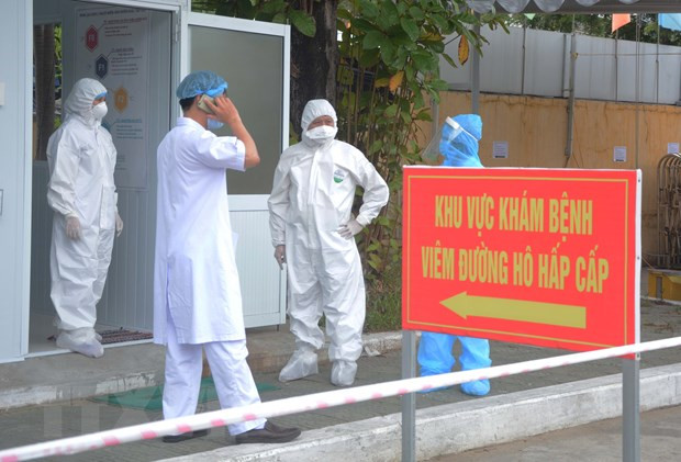 Premier vietnamita alaba aportes del personal médico en combate contra el COVID-19 ảnh 1 Premier vietnamita alaba aportes del personal médico en combate contra el COVID-19 ảnh 1